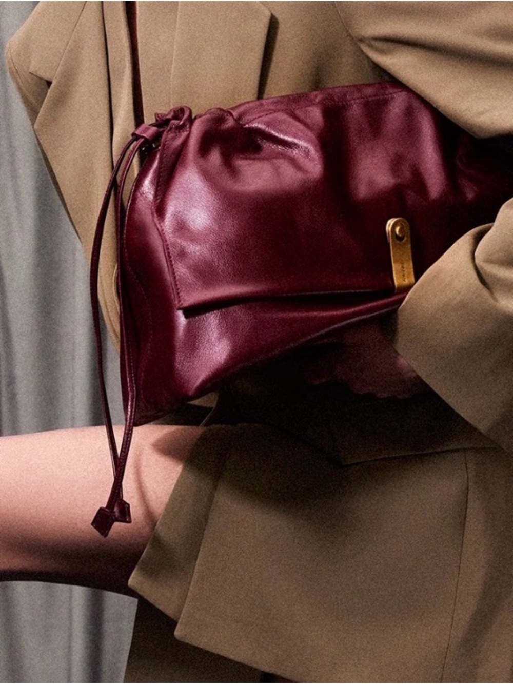 Arezzo Nicole Large Leather Pouch Drawstring Closure - Picture 5 of 10